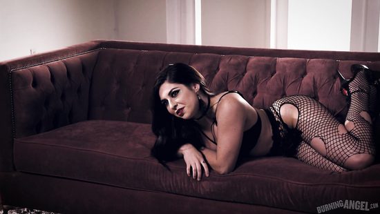 Проверка сучки после годового перерыва без съемок