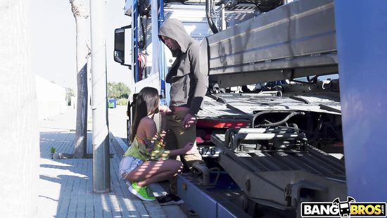 Развратничаем под палящим солнцем, увеличивая кайф риском быть замеченными