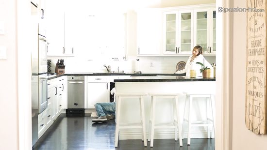 Домохозяйка соблазнила сантехника и занялась с ним пошлым сексом