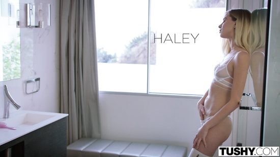 Любовники ублажают великолепную девушку двойным проникновением