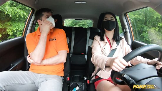 Сдать на права легче, когда нет месячных