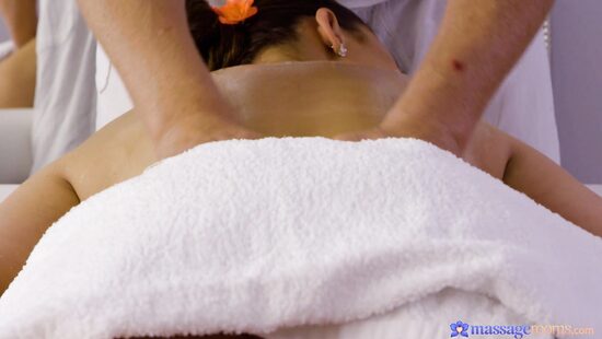 Стандартный подкат к массажисту снова прокатил