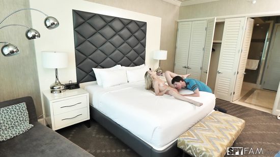 Братец и мечтать не мог о первом разе с красоткой