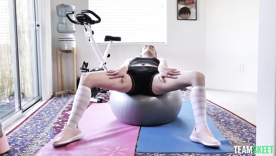 Ну какие могут быть занятия, когда попка в масле