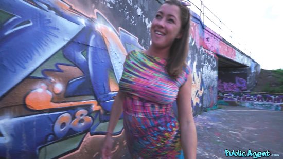 Немного комплиментов и деньги раздвинут любые ножки