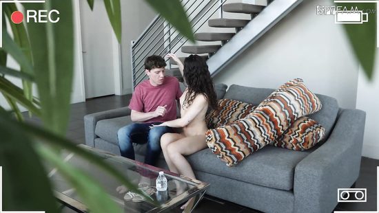 У сестрички свои планы на член сводного брата