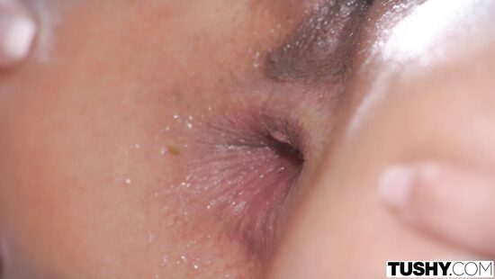 Утро у мулатки начинается не с кофе