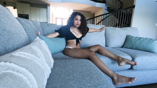 С такой киской и порно можно снимать