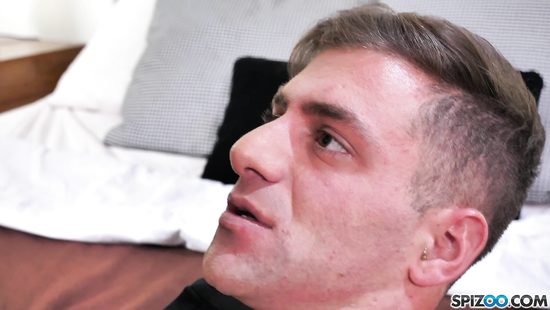 Парень по вызову качественно оттрахал изголодавшуюся тётку большим членом