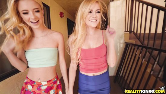 Худеньким лесбиянкам захотелось отведать огромном пениса лысого мужика