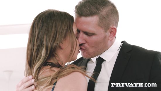 Не настроенная ехать на работу девица соблазнила своего папика