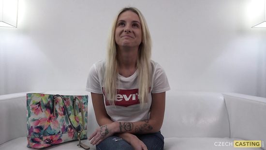 Неопытная Сабина согласилась на все, что бы стать порноактрисой