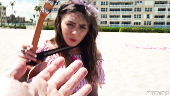 Мастерские уловки пикапера помогли ему затянуть красотку в постель