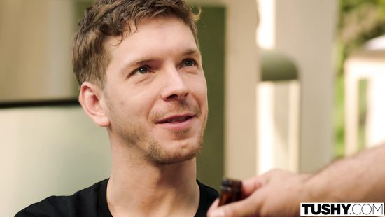 Застал друга в постели с женой и пристроился к сладкой парочке