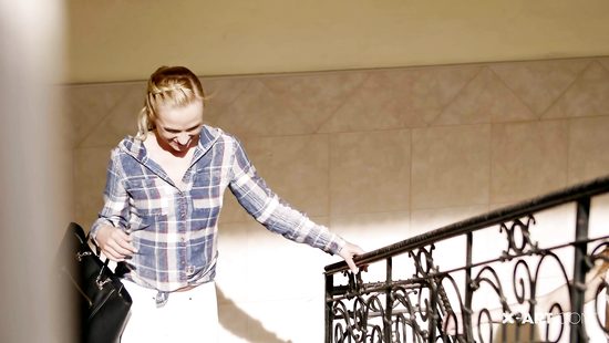 Полизала подружке пилотку и сделала из телки лесбиянку