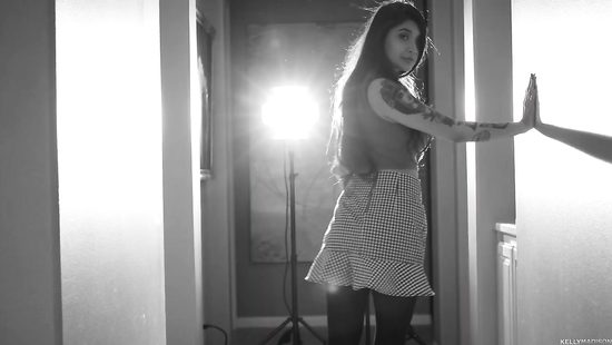 Европеец порвал студентке азиатке колготки и засадил в мокрую манду