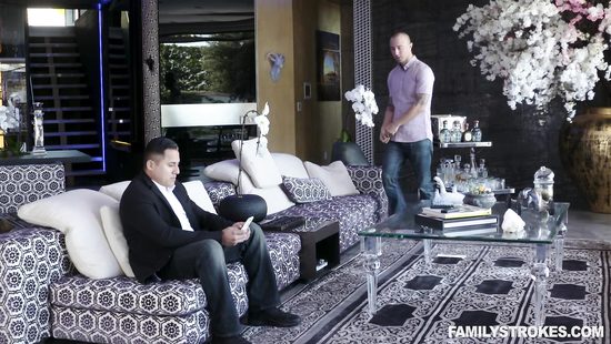 За ключи от тачки телка согласилась соснуть на камеру смартфона