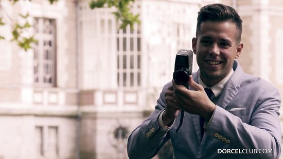 Богатая аристократка снялась на камеру и соблазнила оператора в своем замке