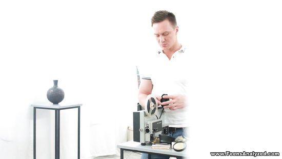 Первый анал миниатюрной красотки с первым размером груди