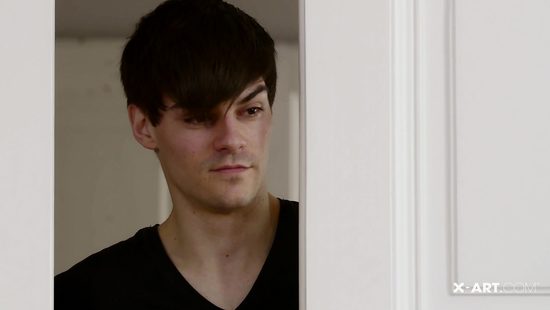 Застал свою девушку в объятиях подруги и трахнул обеих красоток