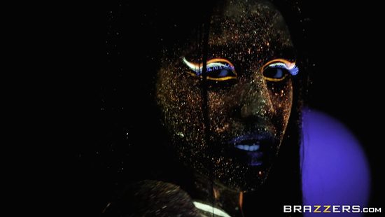 Темпераментный клиент в ВИП комнате отодрал в попу стройную стриптизершу