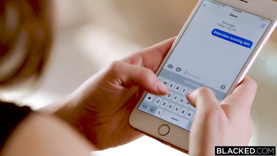 Похотливая белая телка предпочитает трахаться только с негритосами