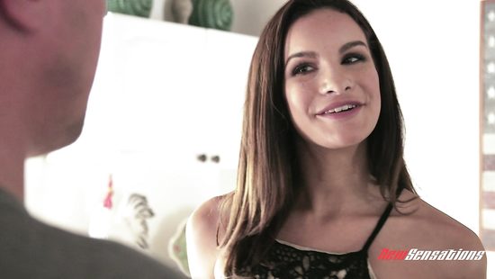 Пригласила друга на чашку чая и сразу схватила его за крепкий член