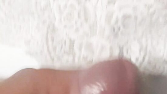 Дрочит на трусики мамы