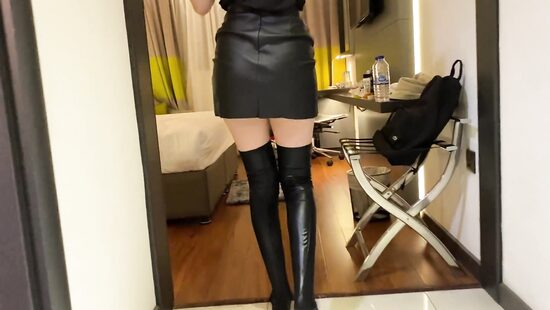 Курортный роман в Дубае обязывает наслаждаться хуями