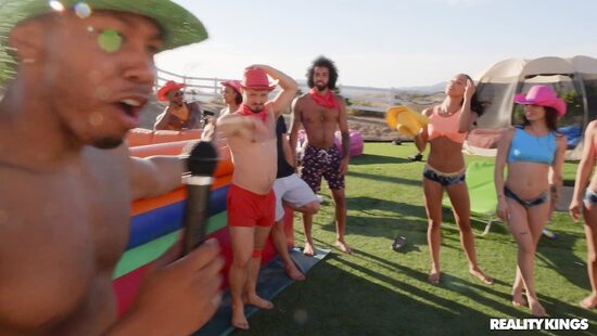 Тотальный улёт порно звезд без правил на групповушки