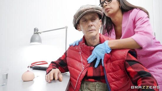 Подкуп доктора сочным перепихом