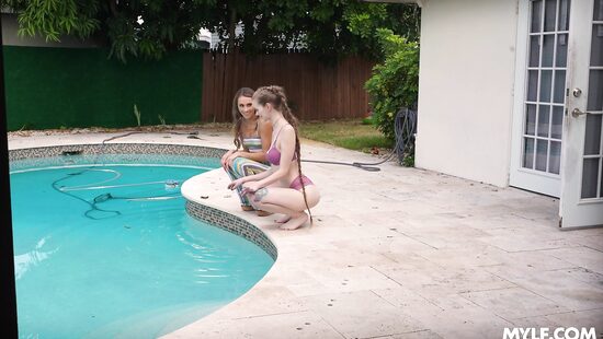 С двумя девочками жить идеально