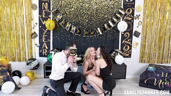 Встреча нового года с падчерицами на хую