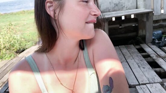 Хорошо в деревне летом, девки радуют минетом