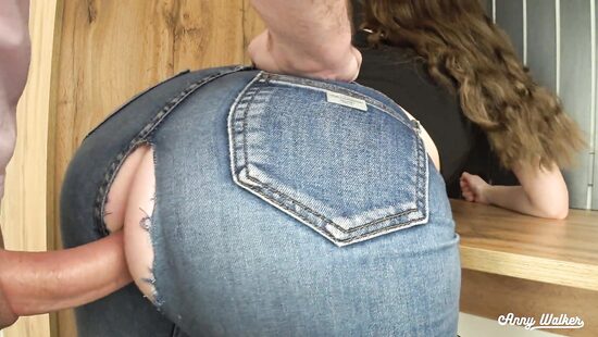 Даже джинсы лопнули от желания