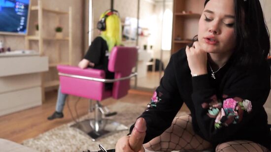 Подруга вообще ничего не видит?