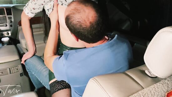 RouzLuxury раскрывает не только свои таланты, но и киску...