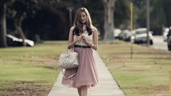 Молодая блондинка торопится на свидание, не догадываясь что её жестко трахнут