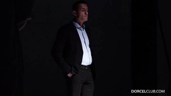 Богатый развратник смотрит как два мужика трахают проститутку