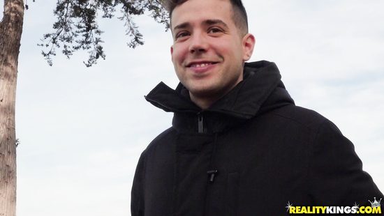 Дал в рот новой знакомой на улице и привёл потрахаться домой