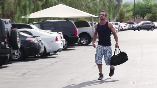 Богатый американец красиво трахнул в бассейне сочную подружку