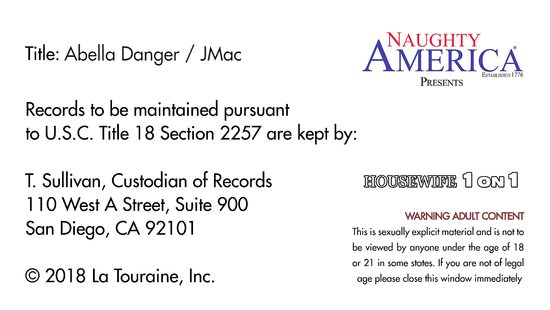 Чтобы оставить мужа дома, развратная супруга делает ему обалденный минет