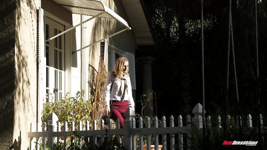 Замужняя леди пришла трахаться к молодому соседу и кончила сквиртом