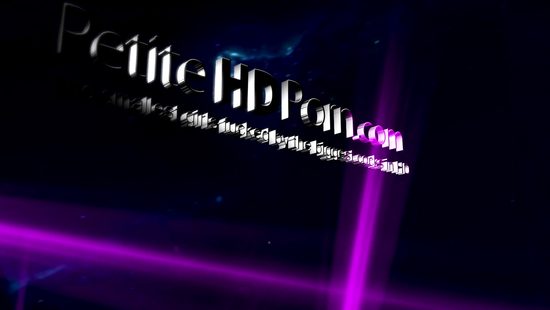 Худая блондинка после тренировки по йоге отсосала член очкарику