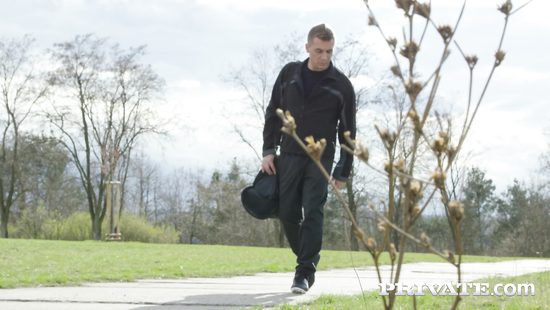 Три похотливые спортсменки устроили с тренером групповуху в спортзале