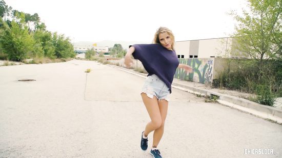 Привёл на стройку сочную блондинку и трахнул её на свежем воздухе