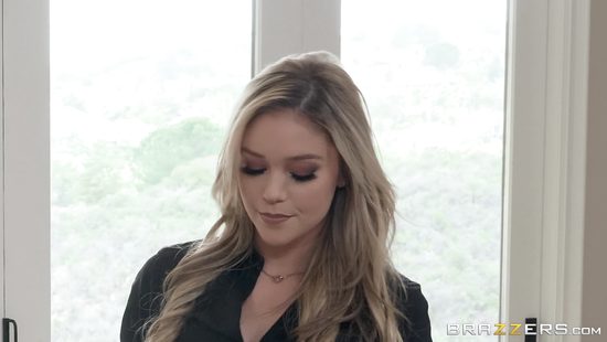 Массажистки в чулочках устроили групповую оргию со своим клиентом