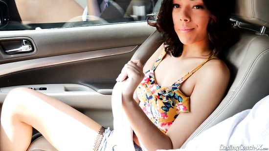 Молоденькую латинку агент отжарил на кастинге и кончил во влагалище