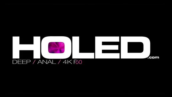 18 летняя девица тайком привела парня домой и отдалась ему в попку