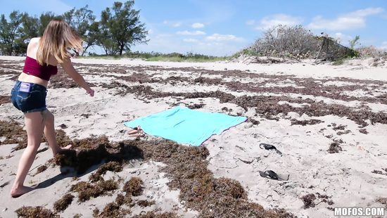 Пикапнул девчонку на берегу моря и трахнул её в кустах за деньги